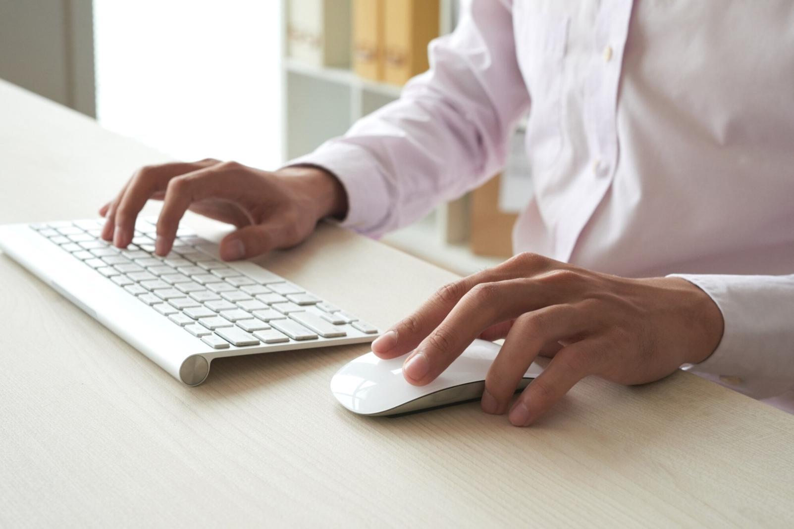 Praca z dokumentami finansowymi i systemem automatyzacji